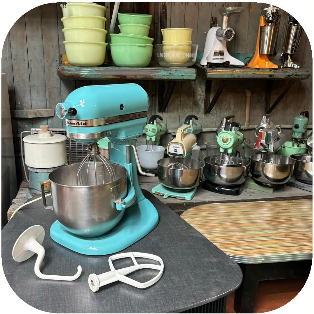 Hobart KitchenAid K5-A Stand Mixer, Turquoise