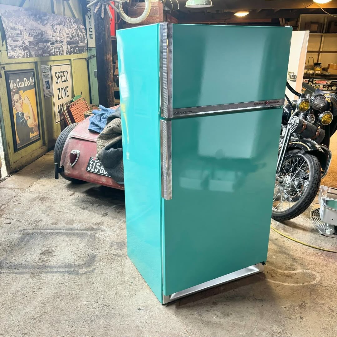 Top-Freezer Refrigerator with Lazy Susan Shelves, Turquoise