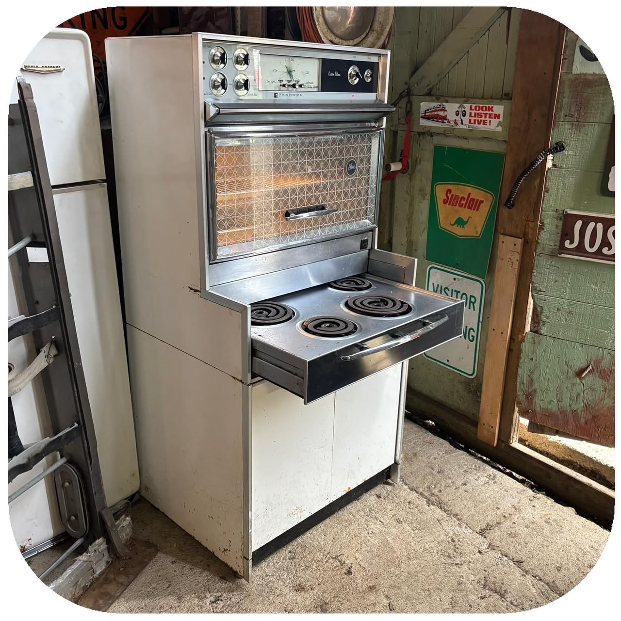 1960s Frigidaire Flair Custom Deluxe Range, White
