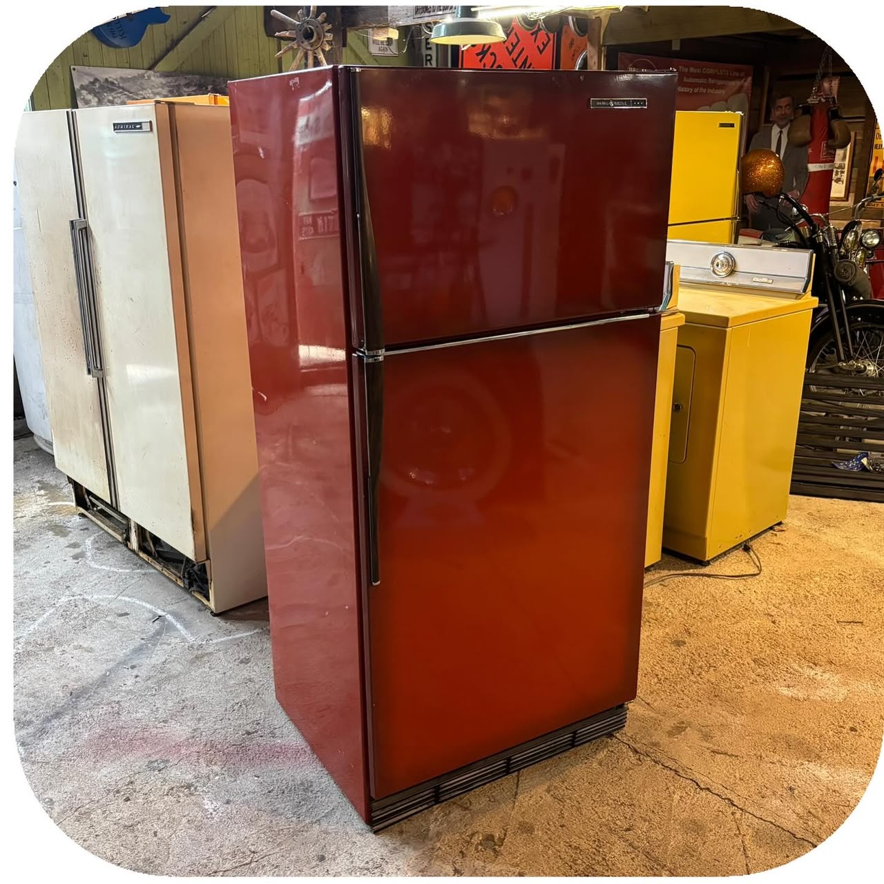 1970s GE Top-Freezer Refrigerator, Candy Apple Red